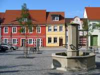 Blick aufs Hotel aus Richtung Spreebrücke